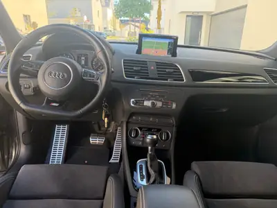 Audi Q3 1.4 TFSI Sport S-Tronic — Compact SUV dynamique, faible kilométrage, sans sinistre — interior