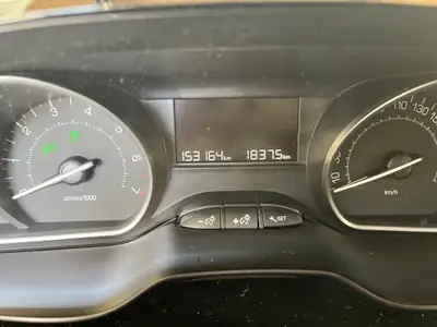 Peugeot 208 1.2 PureTech Active — Citadine fiable, courroie neuve 2024 — arrière