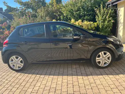 Peugeot 208 1.2 PureTech Active — Citadine fiable, courroie neuve 2024 — intérieur