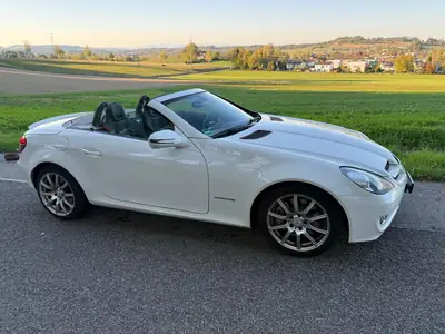 Mercedes-Benz SLK 200 Kompressor — Cabriolet sportif, moteur suralimenté, entretien optimal — vue extérieure