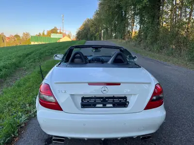 Mercedes-Benz SLK 200 Kompressor — Cabriolet sportif, moteur suralimenté, entretien optimal — côté