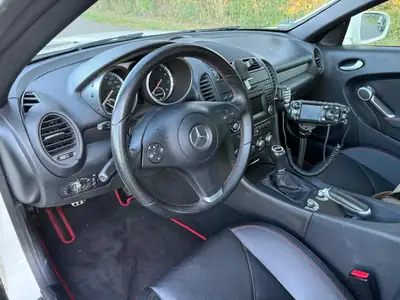 Mercedes-Benz SLK 200 Kompressor — Cabriolet sportif, moteur suralimenté, entretien optimal — détail