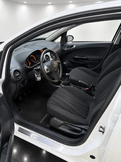 Opel Corsa 1.4i 16V Sport — Citadine fiable, 155'000 km, sans sinistre — détail