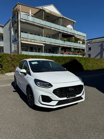 Ford Fiesta 1.0 EcoBoost Hybrid ST-Line X — Citadine écologique avec technologie hybride et équipements premium — exterior view
