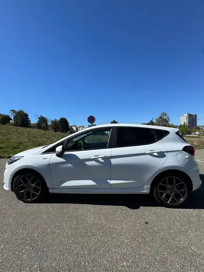 Ford Fiesta 1.0 EcoBoost Hybrid ST-Line X — Citadine écologique avec technologie hybride et équipements premium — rear view