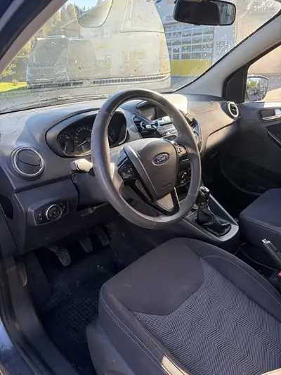 Ford Ka 1.2 Ti-VCT 85 Cool&Sound — Citadine économique, entretien à jour — interni