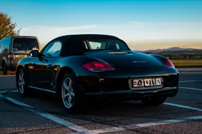 Porsche 718 Boxster 2.9 — Roadster emblématique 6-cylindres, 255 ch, entretien certifié — intérieur