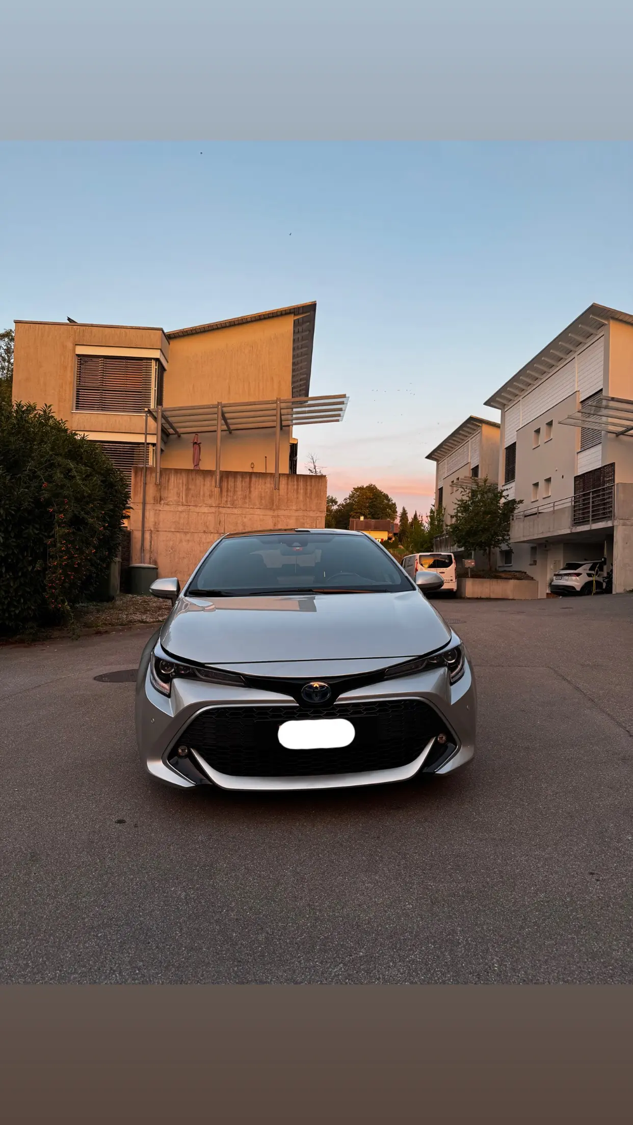 Toyota Corolla 2.0 HSD Premium — Berline hybride économe, 85'000 km