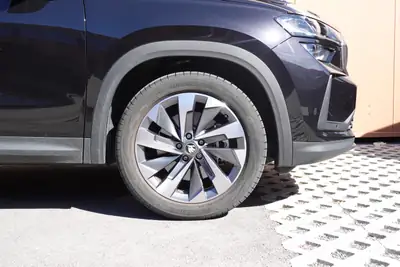 Skoda Kodiaq 1.5 TSI mHEV — SUV 7 places hybride léger, hayon électrique et technologie adaptative — Armaturenbrett