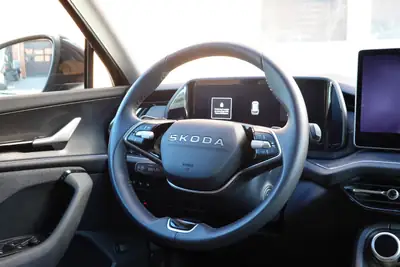 Skoda Kodiaq 1.5 TSI mHEV — SUV 7 places hybride léger, hayon électrique et technologie adaptative — Miniatur 12
