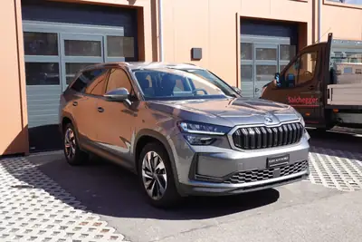 Skoda Kodiaq 1.5 TSI mHEV — SUV 7 places hybride, hayon électrique et caméra — arrière