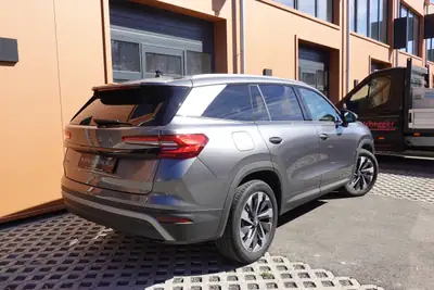 Skoda Kodiaq 1.5 TSI mHEV — SUV 7 places hybride, hayon électrique et caméra — Miniature 7