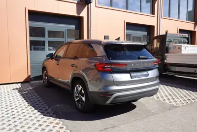 Skoda Kodiaq 1.5 TSI mHEV — SUV 7 places hybride, hayon électrique et caméra — Miniature 10