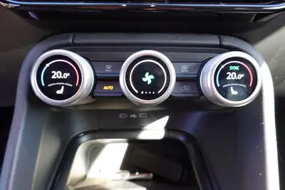 Skoda Kodiaq 1.5 TSI mHEV — SUV 7 places hybride, hayon électrique et caméra — Miniature 17