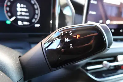Skoda Kodiaq 1.5 TSI mHEV — SUV 7 places hybride, hayon électrique et caméra — Miniature 22