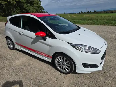 Ford Fiesta 1.0 EcoB 140 Swiss Edition — Citadine économe et équipée, 23'932 km seulement — tableau de bord