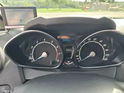 Ford Fiesta 1.0 EcoB 140 Swiss Edition — Citadine économe et équipée, 23'932 km seulement — Miniature 9