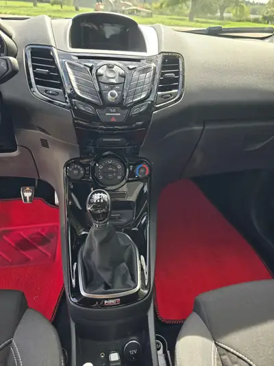 Ford Fiesta 1.0 EcoB 140 Swiss Edition — Citadine économe et équipée, 23'932 km seulement — Miniature 8