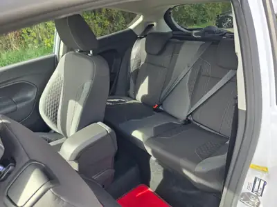 Ford Fiesta 1.0 EcoB 140 Swiss Edition — Citadine économe et équipée, 23'932 km seulement — Miniature 10
