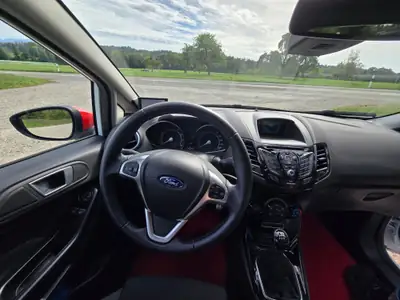 Ford Fiesta 1.0 EcoB 140 Swiss Edition — Citadine économe et équipée, 23'932 km seulement — Miniature 13