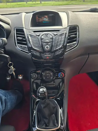 Ford Fiesta 1.0 EcoB 140 Swiss Edition — Citadine économe et équipée, 23'932 km seulement — Miniature 17
