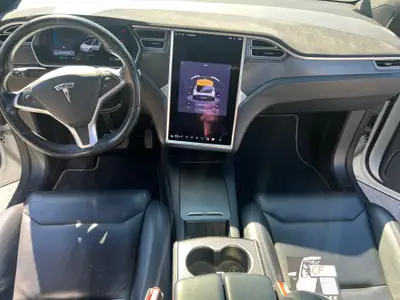 Tesla Model X 100D Long Range — SUV électrique 7 places, 524 ch, excellent état — Armaturenbrett