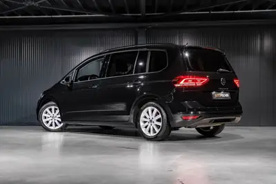 VW Touran 1.5 TSI — Monospace familial dynamique, très faible kilométrage — côté