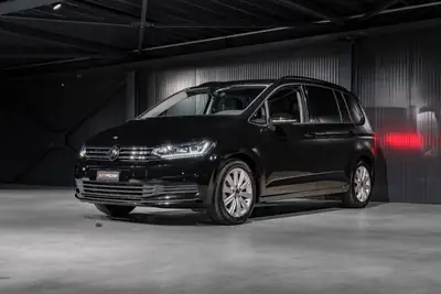 VW Touran 1.5 TSI — Monospace familial dynamique, très faible kilométrage — intérieur