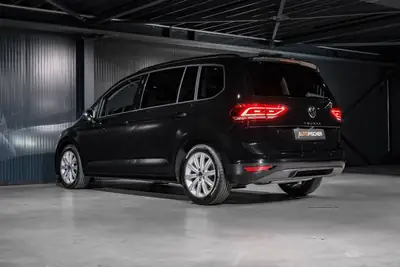 VW Touran 1.5 TSI — Monospace familial dynamique, très faible kilométrage — Miniature 8