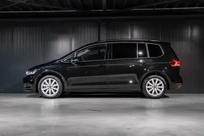 VW Touran 1.5 TSI — Monospace familial dynamique, très faible kilométrage — Miniature 9