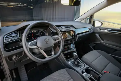 VW Touran 1.5 TSI — Monospace familial dynamique, très faible kilométrage — Miniature 13