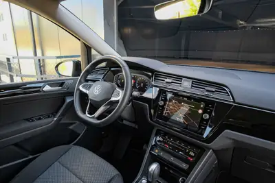 VW Touran 1.5 TSI — Monospace familial dynamique, très faible kilométrage — Miniature 14