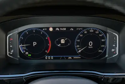 VW Touran 1.5 TSI — Monospace familial dynamique, très faible kilométrage — Miniature 17