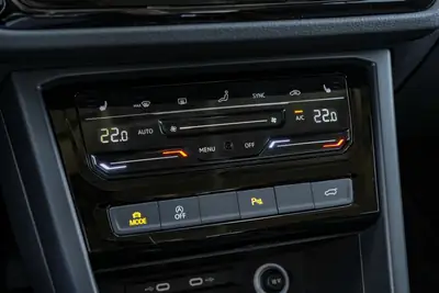 VW Touran 1.5 TSI — Monospace familial dynamique, très faible kilométrage — Miniature 20