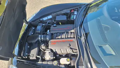 Chevrolet Corvette 6.0 V8 — Cabriolet légendaire, 58'000 km, état impeccable — Miniatura 8