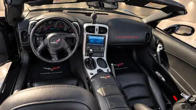 Chevrolet Corvette 6.0 V8 — Cabriolet légendaire, 58'000 km, état impeccable — Miniatura 9