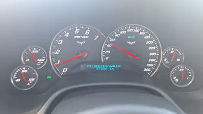 Chevrolet Corvette 6.0 V8 — Cabriolet légendaire, 58'000 km, état impeccable — Miniatura 10