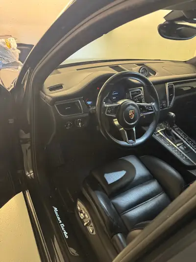 Porsche Macan 3.6 V6 Turbo — SUV sportif certifié, 400 ch et finitions premium — arrière
