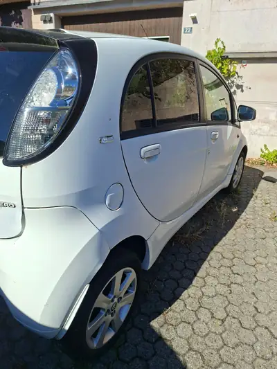 Citroën C-Zéro — Citadine électrique compacte, design épuré et pratique — Heckansicht