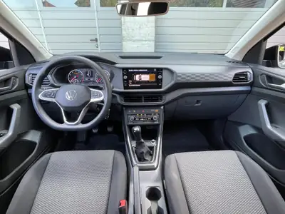 VW T-Cross 1.0 TSI 115 — SUV compact fiable, consommation optimisée — vista posteriore