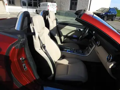 Mercedes-Benz SLK 250 d — Roadster diesel élégant, 26'000 km seulement — Miniatura 9