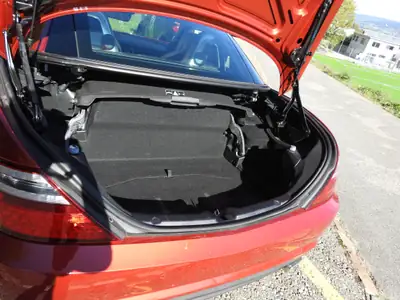 Mercedes-Benz SLK 250 d — Roadster diesel élégant, 26'000 km seulement — Miniatura 16