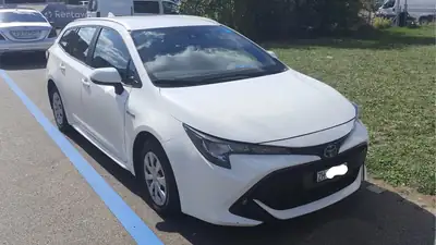 Toyota Corolla 1.8 HSD Comfort — Berline familiale hybride, économe et fiable — dashboard