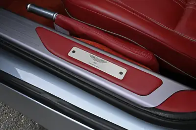 Aston Martin DB9 Volante Touchtronic — Cabriolet V12 sportif, 57'000 km — Miniatura 18