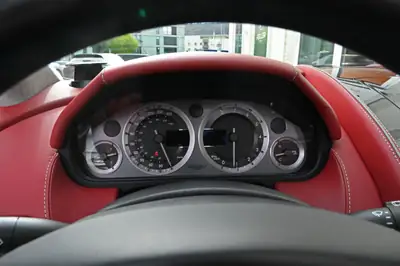 Aston Martin DB9 Volante Touchtronic — Cabriolet V12 sportif, 57'000 km — Miniatura 22
