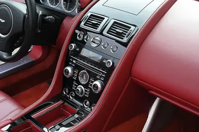 Aston Martin DB9 Volante Touchtronic — Cabriolet V12 sportif, 57'000 km — Miniatura 26