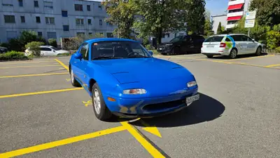 Mazda MX-5 1.6i — Roadster mythique, 115 ch purs, propulsion arrière — côté
