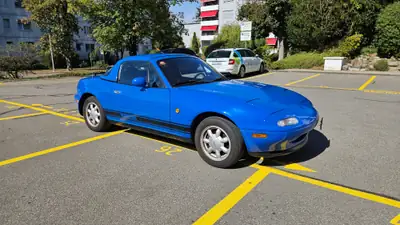 Mazda MX-5 1.6i — Roadster mythique, 115 ch purs, propulsion arrière — vue extérieure