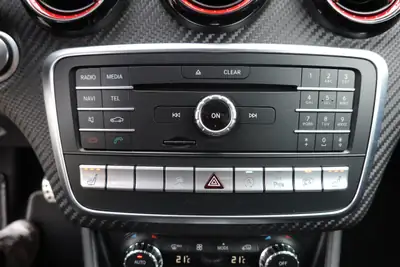 Mercedes-Benz A 45 AMG 4Matic — Performance maximale, Pack AMG complet — Miniatur 18