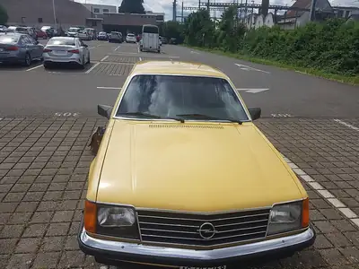 Opel Senator 3.0 E CD — Berline de prestige 1981, moteur puissant et élégance rétro — side view